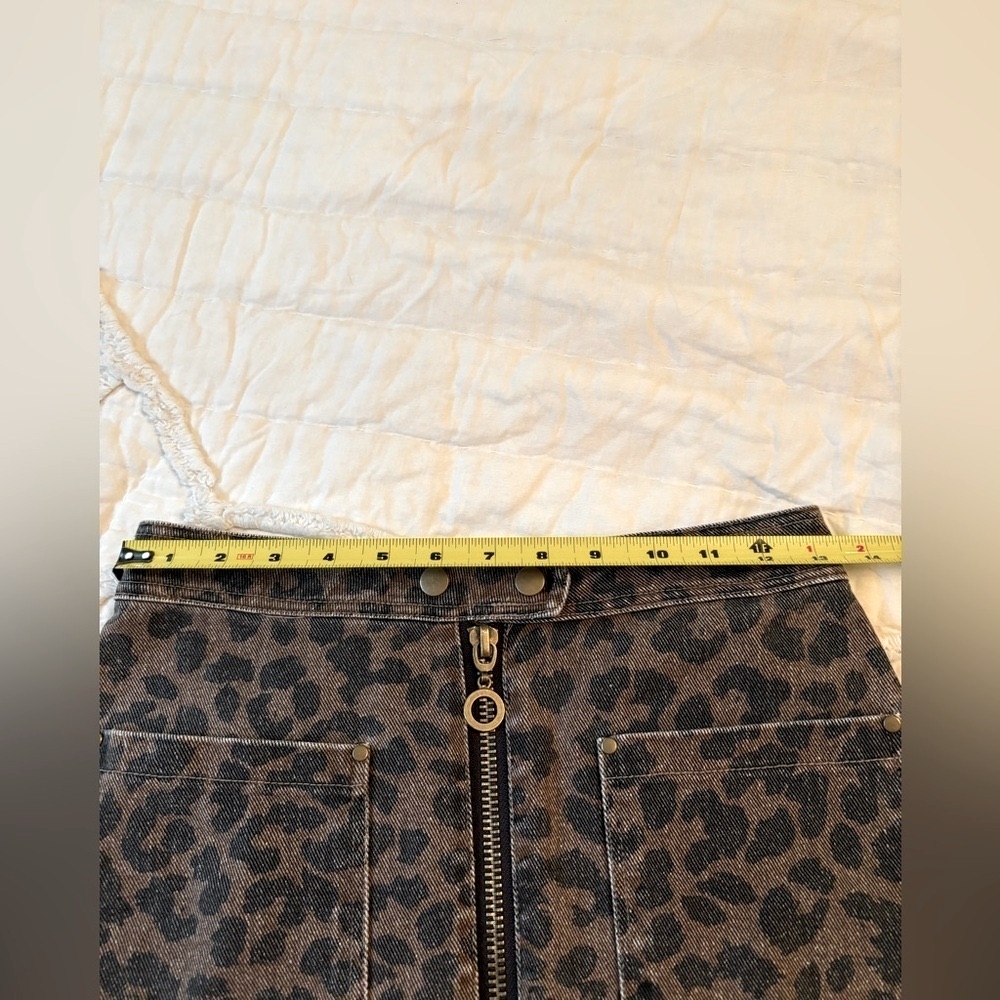 Pants Store Y2k Leopard Print Skirt. Mini. Women Sz: S Front Exposed Zipper. — image 8 of 8